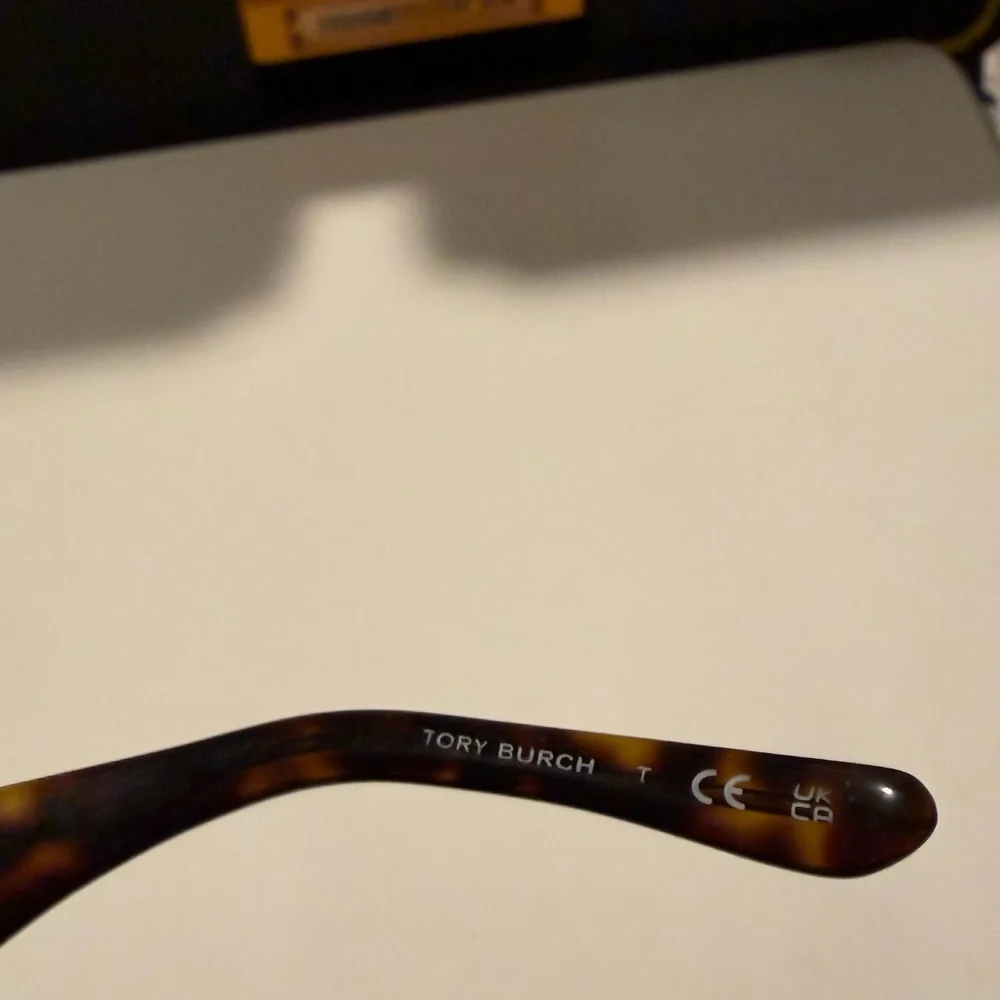 Tory Burch tortoise sunglasses EUC - Picture 3 of 3